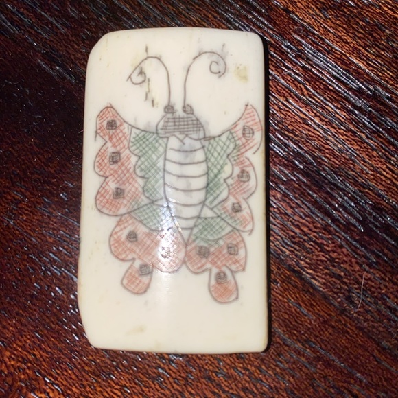 scrimshaw pendant, original scrimshaw art bead on gold - Picture 3 of 3